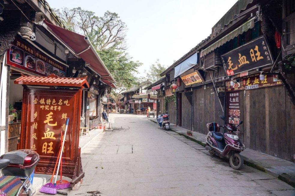 《与君歌》中，程若鱼是被谁打成重伤的呢？游戏画面